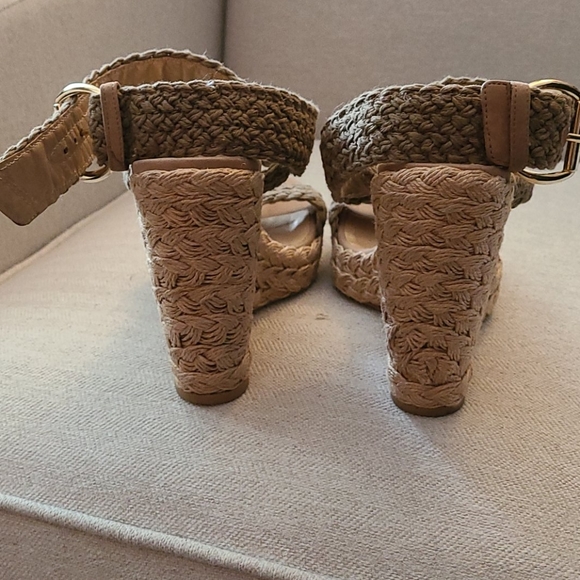 SOLD EUC Stuart Weitzman Alex Wedges - Size 8.5 - Picture 6 of 13